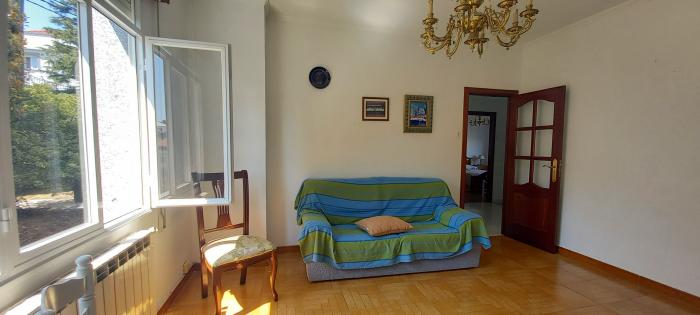 Se vende casa con jardín en Ribeira