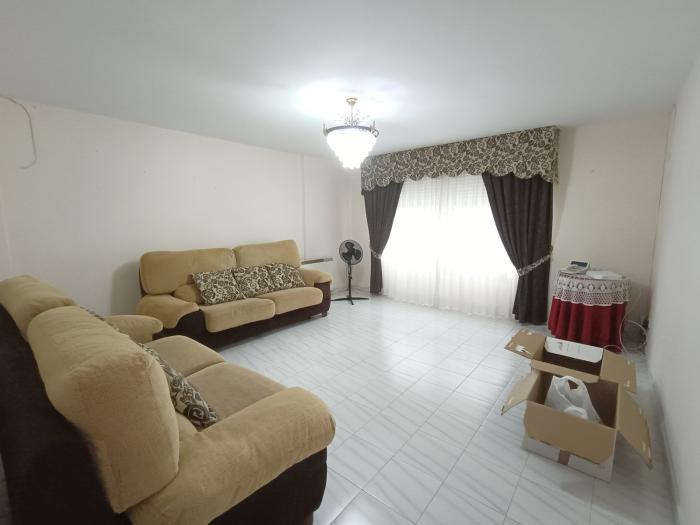 Se vende piso bien situado en Ribeira