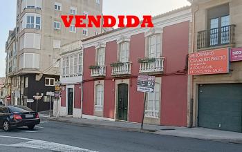 Se vende casa con jardín en Padín, Ribeira