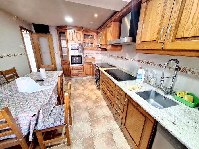 Se vende casa con patio en Carreira