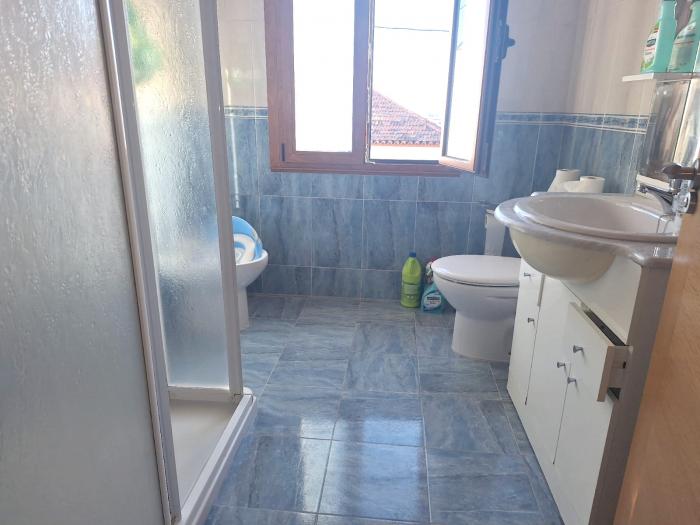 Se vende casa con patio en Carreira