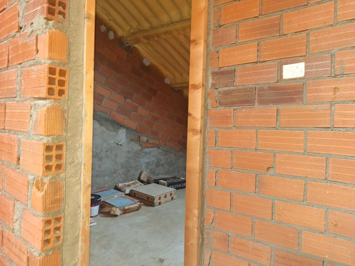 Se vende casa con patio en Carreira