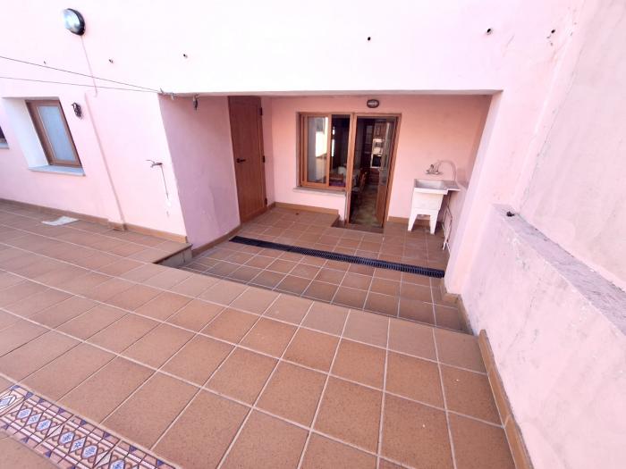 Se vende casa con patio en Carreira