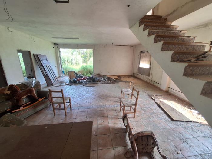 Se vende casa para terminar en Ribeira