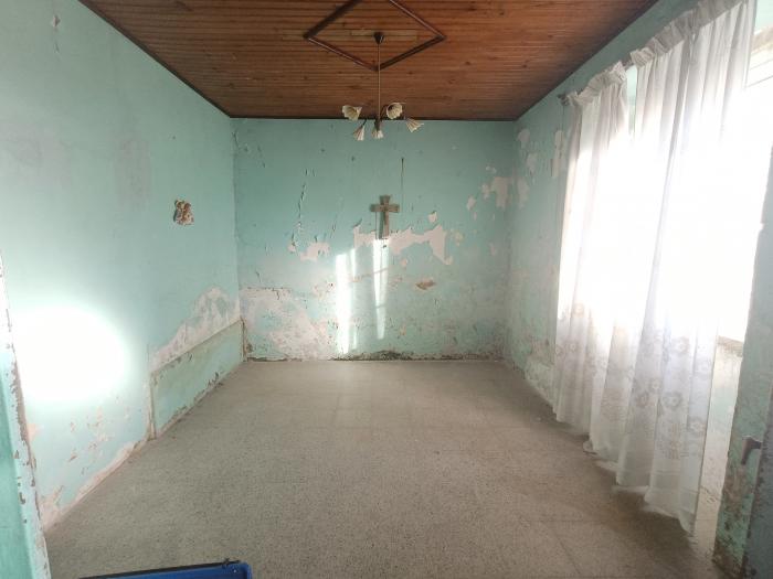 Se vende casa de piedra con amplio terreno en Xuño