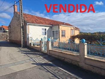 Se vende casa con terreno en Olveira