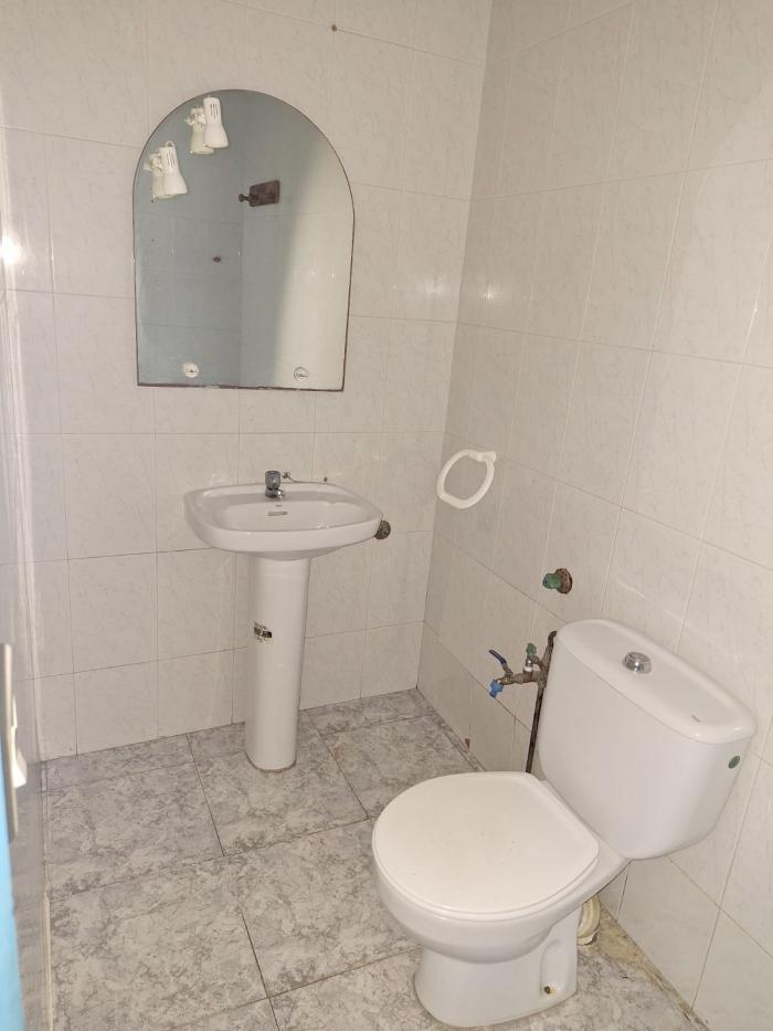 Se vende local muy bien ubicado en Ribeira