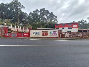 Se alquila nave amplia con mucho espacio exterior