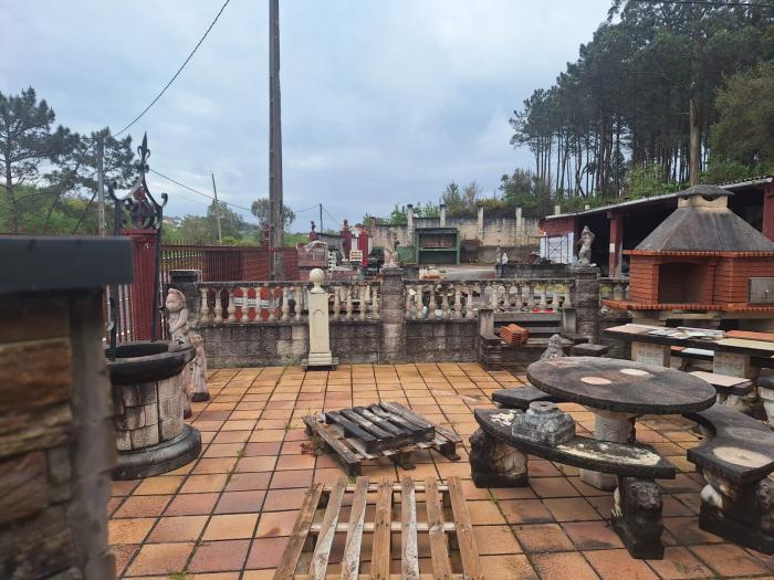 Se alquila nave amplia con mucho espacio exterior