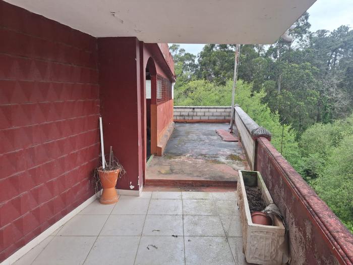 Se alquila nave amplia con mucho espacio exterior