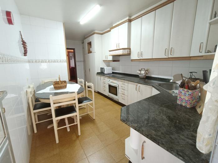 Se vende piso de 4 habitaciones en pleno centro de Ribeira