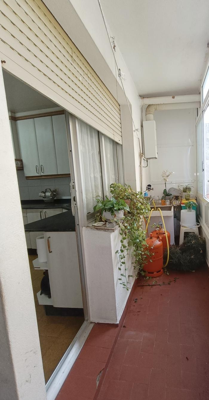 Se vende piso de 4 habitaciones en pleno centro de Ribeira