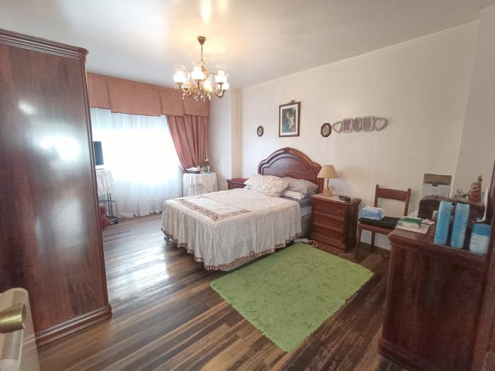 Se vende piso de 4 habitaciones en pleno centro de Ribeira