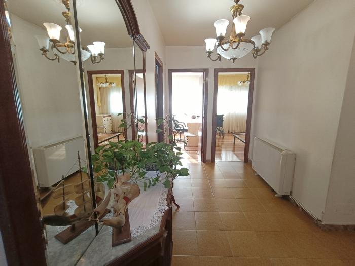 Se vende piso de 4 habitaciones en pleno centro de Ribeira