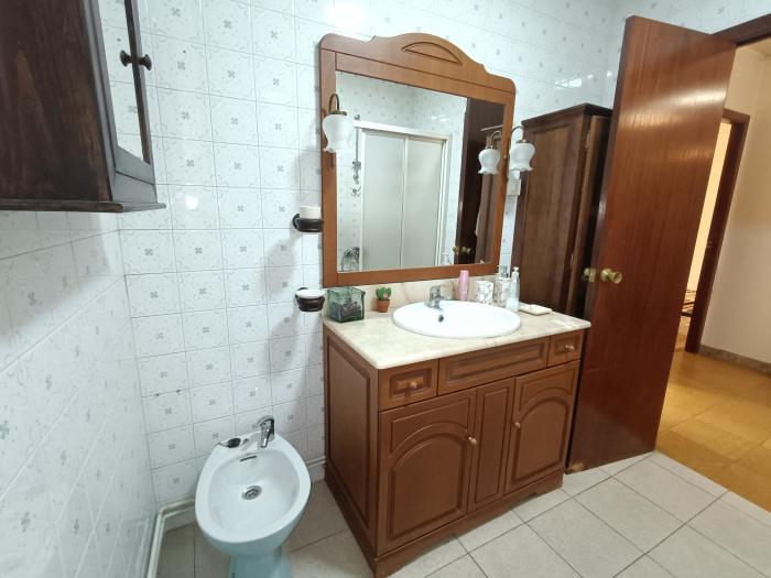 Se vende piso de 4 habitaciones en pleno centro de Ribeira