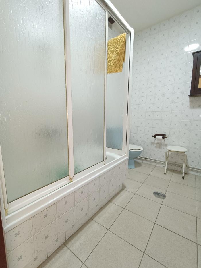 Se vende piso de 4 habitaciones en pleno centro de Ribeira