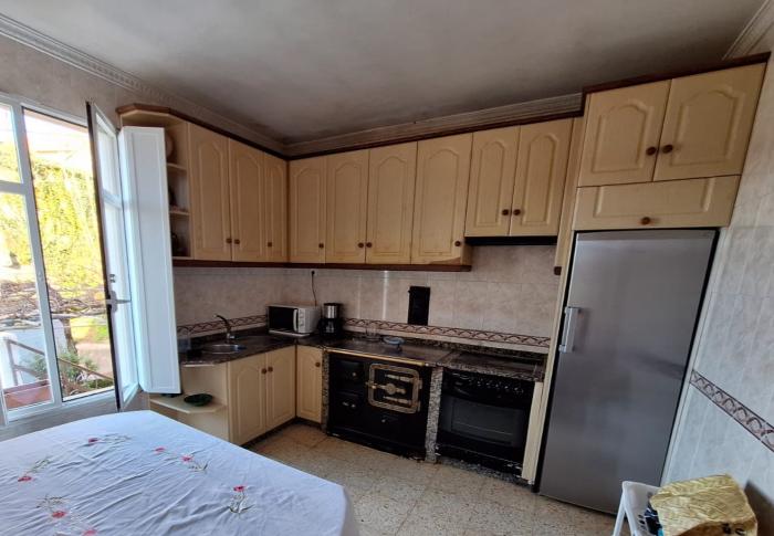 Se vende casa con terreno y patio en Baroña