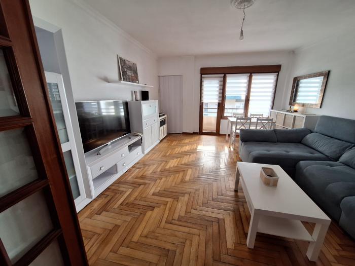 Se vende piso con patio en la zona de Padín