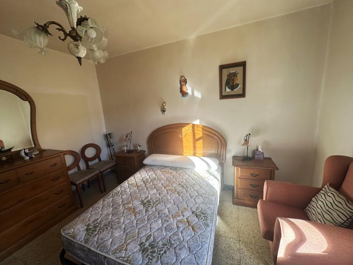 Se vende casa con terreno y patio en Baroña