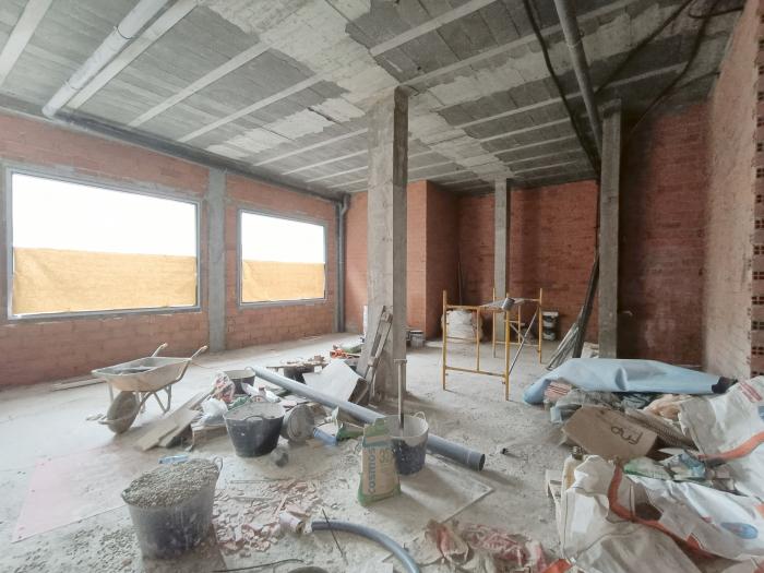 Se alquila bajo para acondicionar en Ribeira