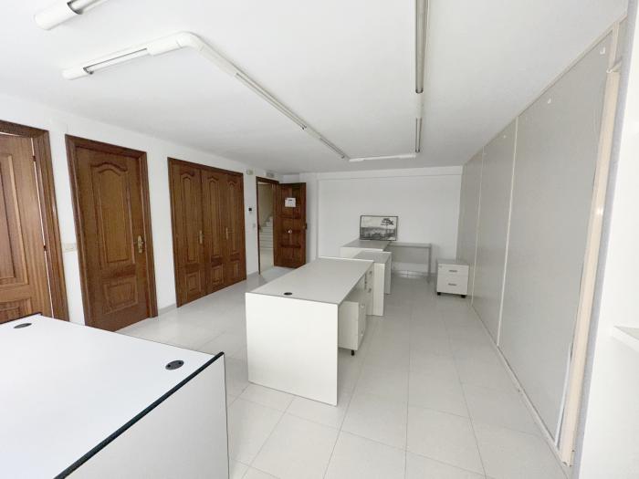 Se vende entreplanta en el centro de Ribeira
