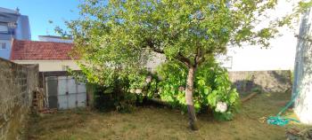 Se vende casa con jardín en Ribeira