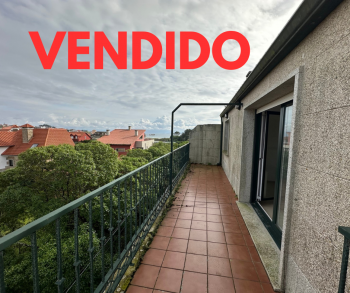 Se vende apartamento en Aguiño con terraza y vistas