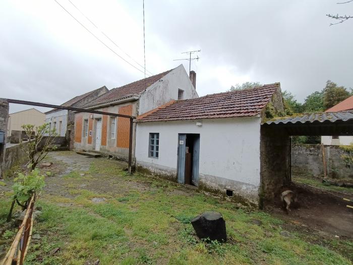 Se vende casa para restaurar en Ponte Barbanza