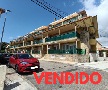 Se vende apartamento con patio y jardín en Coroso