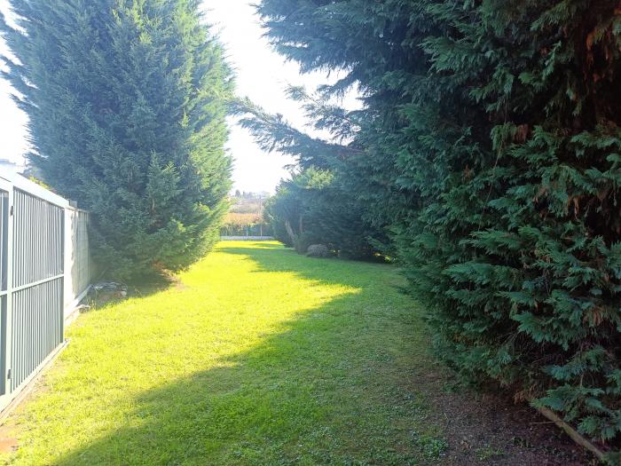 Se vende terreno con piscina en Artes