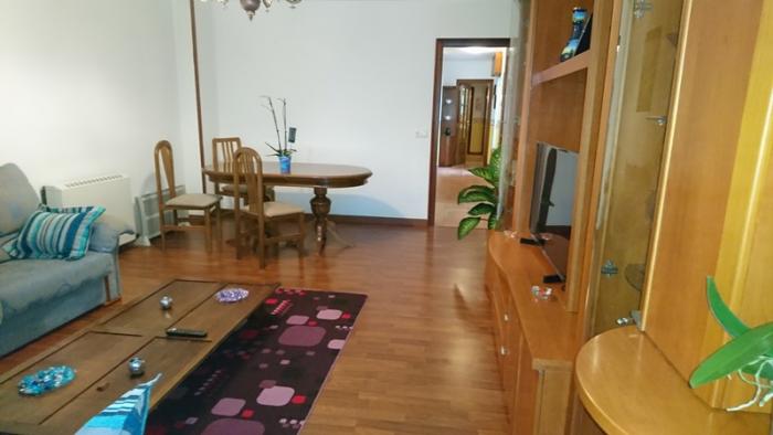 Se vende piso  en pleno centro de Ribeira