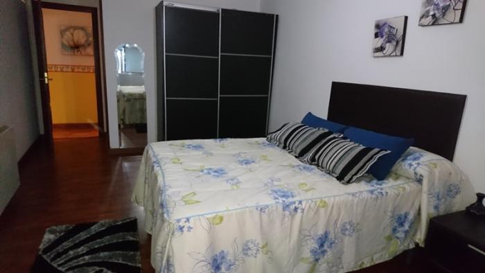 Se vende piso  en pleno centro de Ribeira