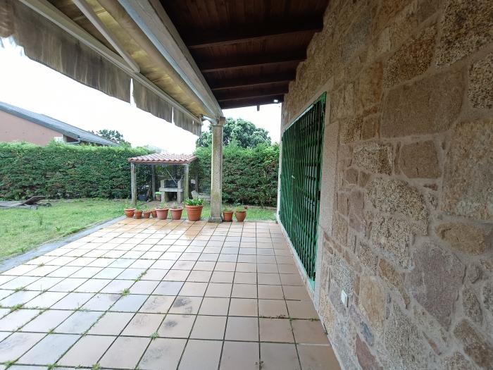 Se vende casa con jardín en Aguiño