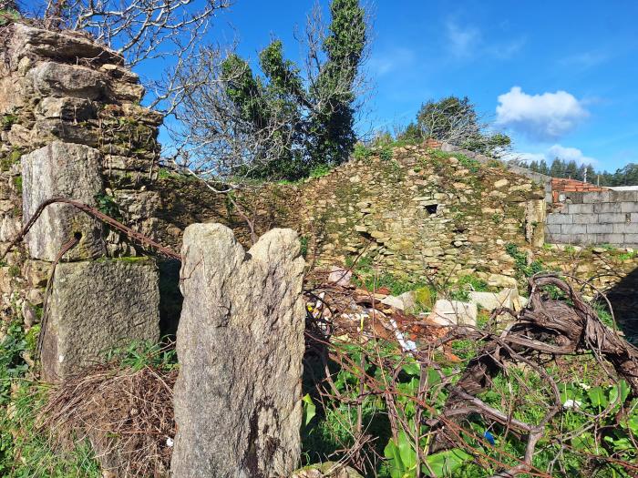 Se vende casa para reformar en Xuño