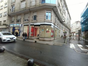 Se alquila bajo comercial acondicionado y con amplio escaparate