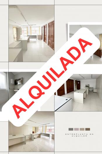 Se vende entreplanta en el centro de Ribeira