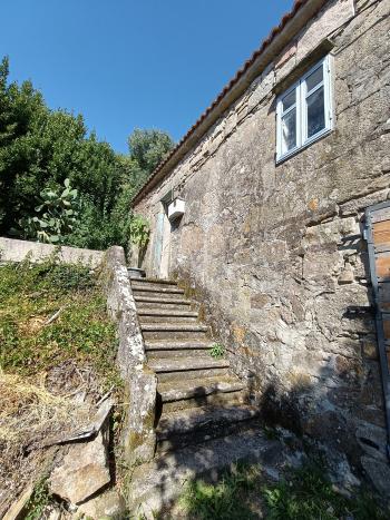 Se vende casa con jardín en Bretal
