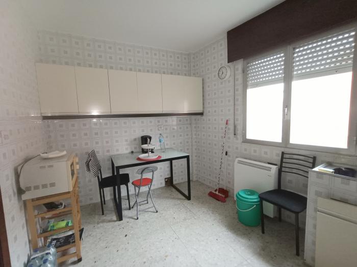 Se vende casa con pequeño jardín en Carreira