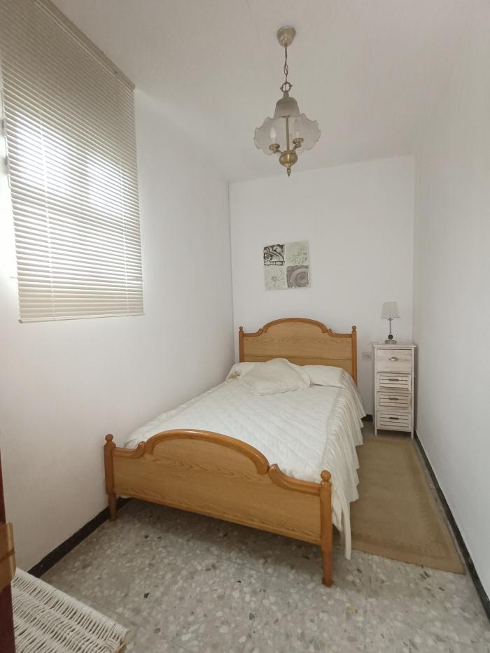 Se vende casa con pequeño jardín en Carreira