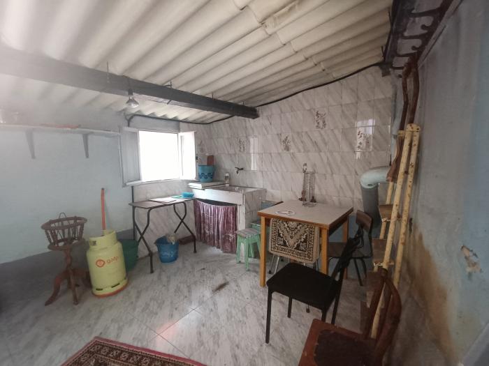 Se vende casa con pequeño jardín en Carreira