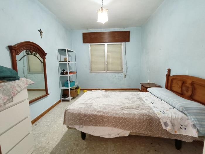 SE VENDE CASA  CON TERRENO EN OLEIROS