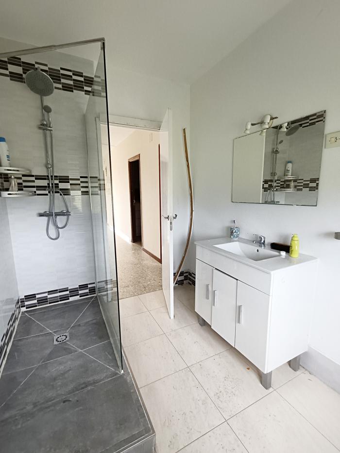 SE VENDE CASA  CON TERRENO EN OLEIROS