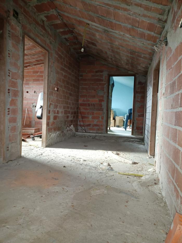 SE VENDE CASA  CON TERRENO EN OLEIROS