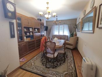 Se vende piso amplio en el centro, en Ribeira