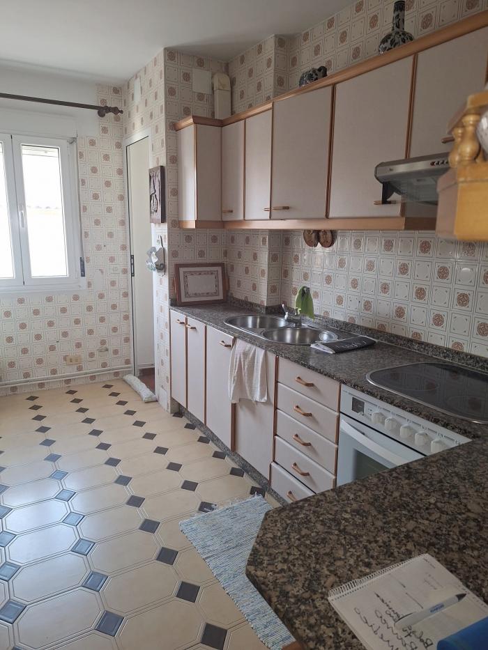 Se vende piso amplio en el centro, en Ribeira