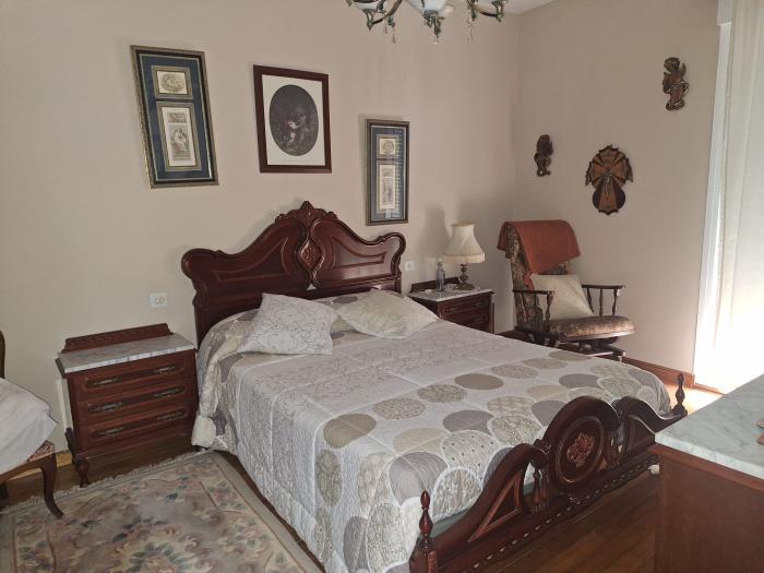Se vende piso amplio en el centro, en Ribeira