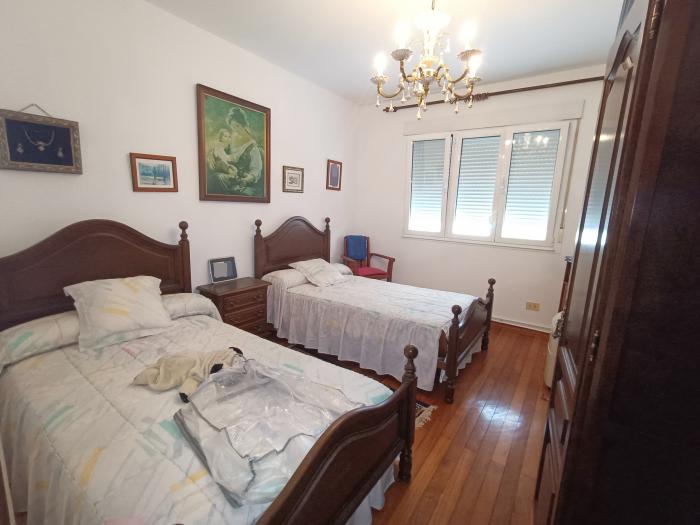 Se vende piso amplio en el centro, en Ribeira