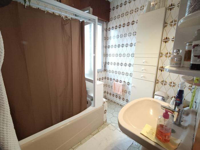 Se vende piso amplio en el centro, en Ribeira