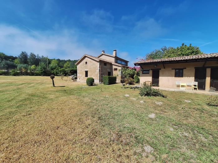 Se vende casa con amplia parcela en Corrubedo