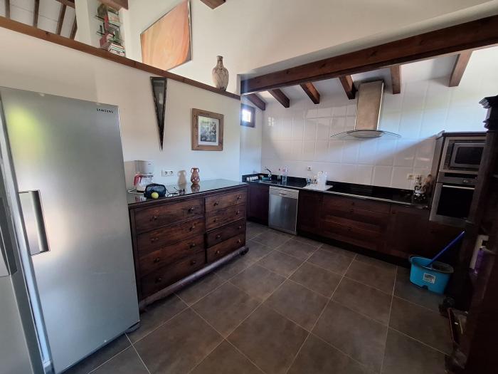 Se vende casa con amplia parcela en Corrubedo